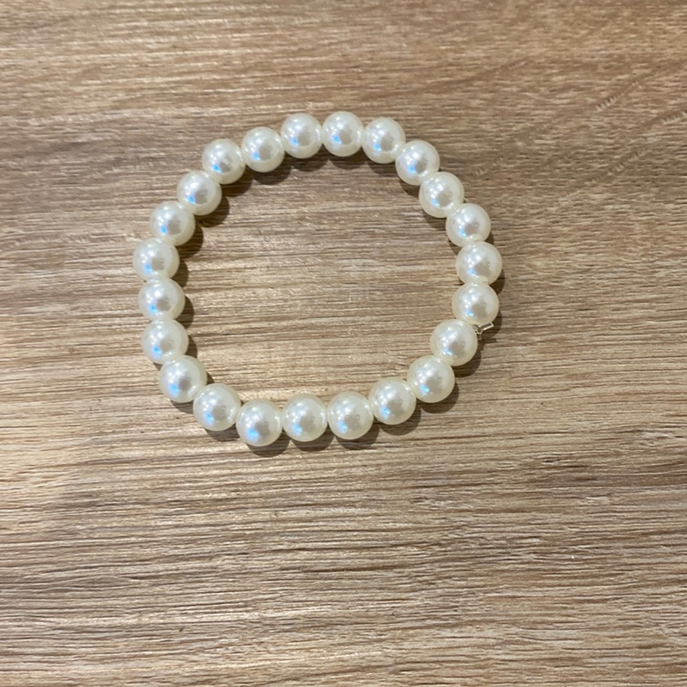 Fake Pearl bracelet, handmade.